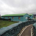 Tel: 3157495890 Maderplast – Campamentos Modulares y Puestos de Mando Fabricamos y comercializamos campamentos prefabricados, casas modulares y puestos de operaciones en materiales como polipropileno, fibra, metal y madera plástica WPC. Ofrecemos soluciones portátiles, resistentes y de rápida instalación para proyectos industriales, militares y de construcción en todo el territorio nacional. Nuestros productos incluyen: Campamentos y alojamientos en plástico industrial, fibra o madera plástica K-Span en plástico, fibra, metálico y WPC Puestos de mando y de operaciones desarmables y móviles Estructuras tipo casa prefabricadas, adaptables a cualquier entorno Alternativas eficientes para proyectos prefabricados Colombia Confiabilidad, durabilidad y bajo mantenimiento garantizados por Maderplast.