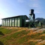 Tel: 3008500585 Maderplast – Campamentos Modulares y Puestos de Mando Diseñamos y fabricamos soluciones en alojamiento temporal para proyectos industriales, civiles, militares y de emergencia. Ofrecemos campamentos modulares y puestos de mando prefabricados en plástico industrial, polipropileno, fibra, metal y madera plástica WPC. Nuestra línea incluye: Campamentos y alojamientos prefabricados tipo casas modulares en diferentes materiales. Albergues, K-Span y estructuras portátiles para obra, mando y operaciones. Soluciones desarmables y resistentes para todo tipo de terreno en prefabricadas Colombia. Opciones funcionales como casa prefabricadas o prefabricado casa para instalación rápida y bajo mantenimiento. Ideal para quienes buscan eficiencia, durabilidad y facilidad de transporte.