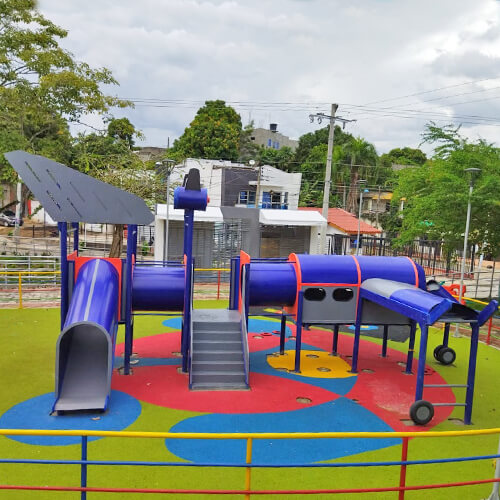 Fabrica de Parques y Juegos Infantiles para Exteriores en Madera Plástica