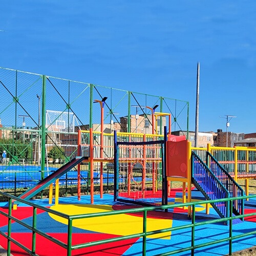 Fabrica de Parques y Juegos Infantiles para Exteriores en Madera Plástica