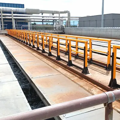 Maderplast Barandas, Barreras, Barandillas y Pasa Manos de Seguridad Industrial en Plástico Polipropileno.