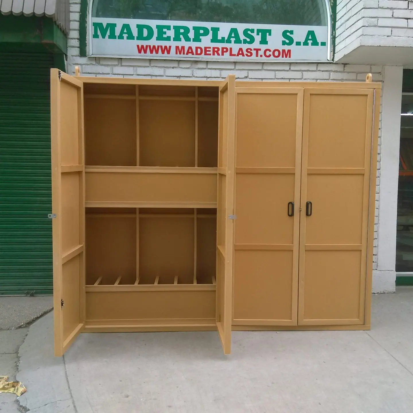 Nos preguntáis mucho por la cabina o armario de #ozono, os explicamos: El  objetivo es desodorizar e higienizar todo tipo de ropa, accesorios y  materiales mediante este gas natural, sin productos químicos., image size:1440x1440