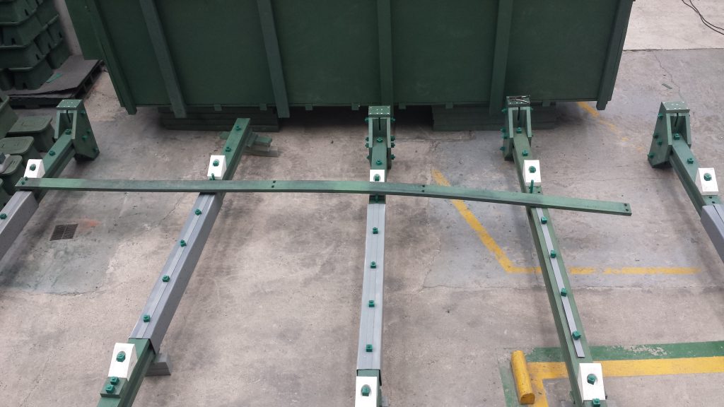 Base modular en polipropileno Maderplast para calibración y soporte de equipos industriales.