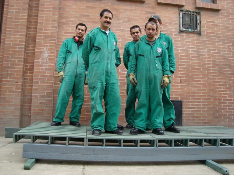 Estiba plástica industrial Maderplast resistente a cargas pesadas, fabricada en polipropileno de alta durabilidad.